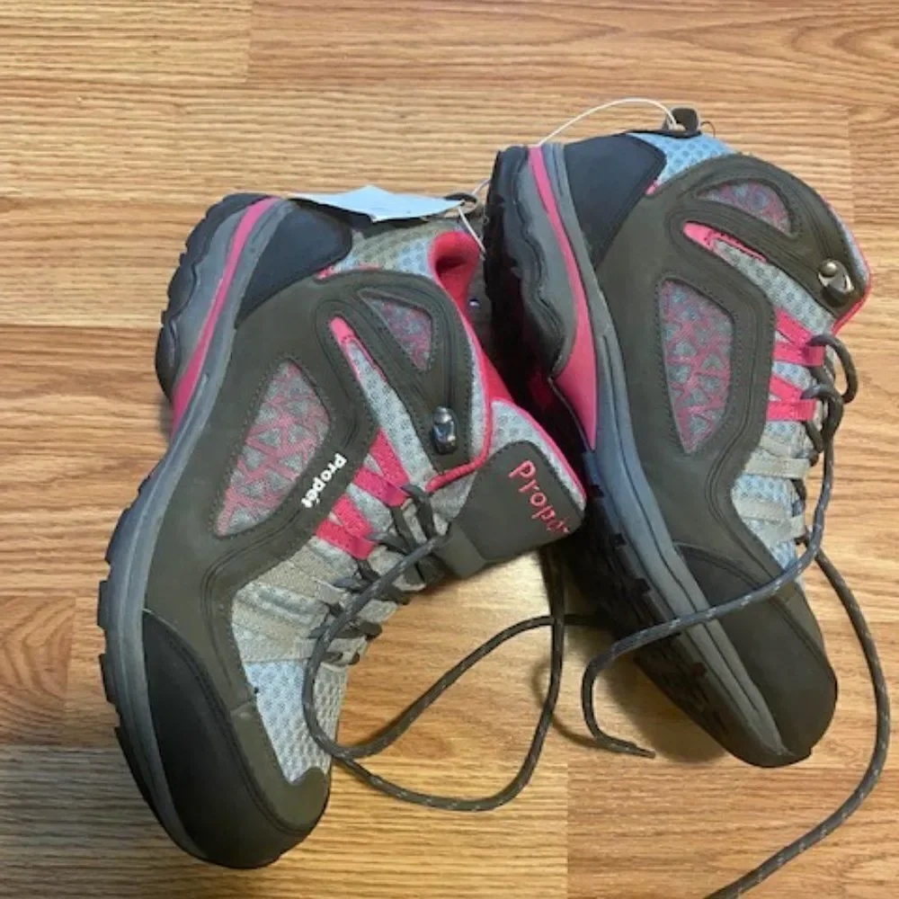 Propet Peak WBA002M Gray/Berry Hiking Sneakers, size 10M